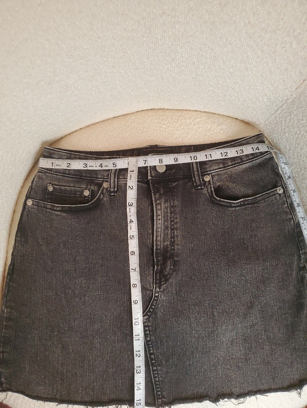 Banana Republic Black Wash Denim Mini Skirt Women's Size 6 Frayed Hem - Picture 5 of 6